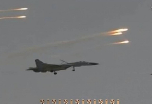 Αεροπορικά πυρά made in China (vid)