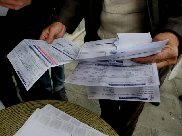 Αναστενάζουν τα νοικοκυριά από τα ραβασάκια της εφορίας