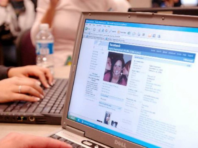 Μάστιγα ο εθισμός των εφήβων στο διαδίκτυο