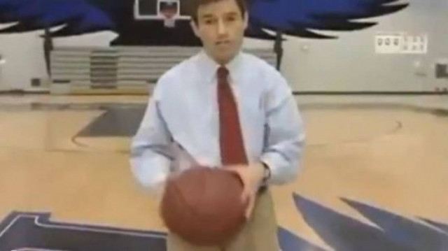 Αυτός είναι ο πιο τυχερός ρεπόρτερ στον κόσμο (vid)!