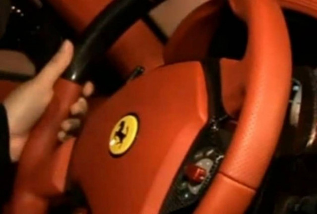 Ποια οδηγά αυτή την Ferrari;