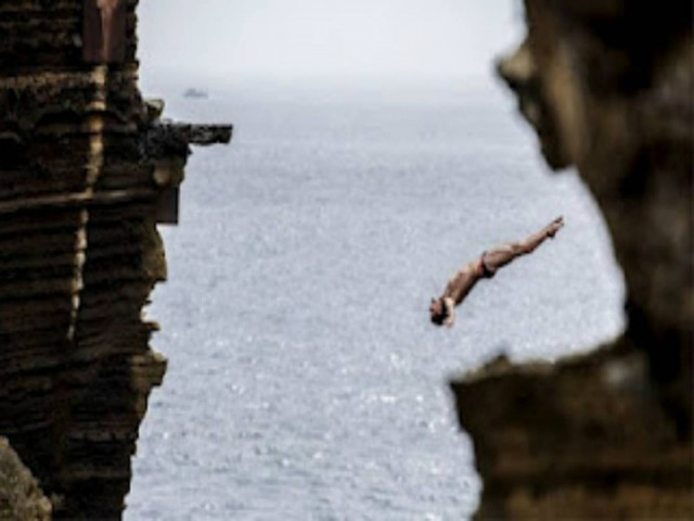 Θα τολμούσατε να κάνετε μια τέτοια βουτιά; (pics)