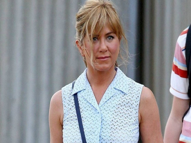 Τζένιφερ Άνιστον: Αγνώριστη και... πόρνη! (pics)