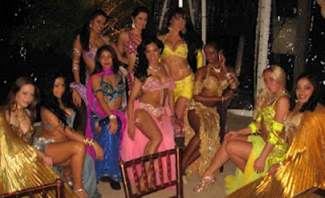 Πέθανε μετά από ομαδικό όργιο με τις 6 συζύγους του!