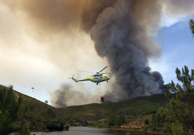 Η πυρκαγιά συνεχίζει να μαίνεται στην Ισπανία