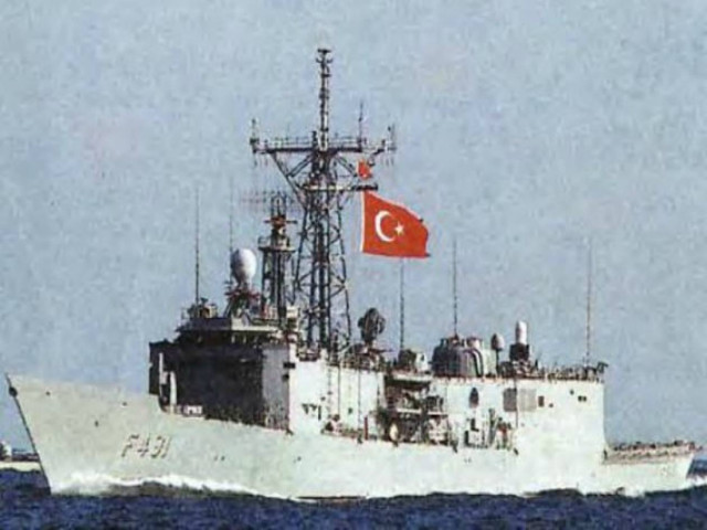 Τουρκική φρεγάτα έφτασε μέχρι τις Κυκλάδες