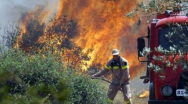Σε εξέλιξη νέα πυρκαγιά στην Αχαΐα