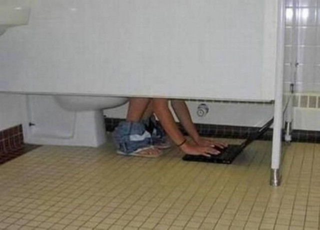 Αυτά είναι τα 12 σημάδια που δείχνουν εθισμό στους υπολογιστές