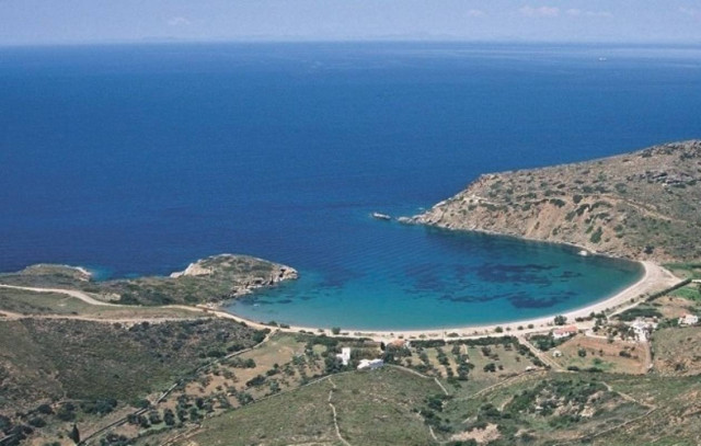 Προσάραξε φορτηγό πλοίο στην Άνδρο