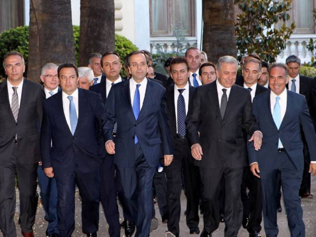 Πόσο μειώνονται οι μισθοί των υπουργών