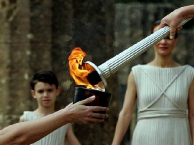 Φωτογραφία – ΣΟΚ: Δείτε πως... τιμούν οι Βρετανοί την Ολυμπιακή Φλόγα!