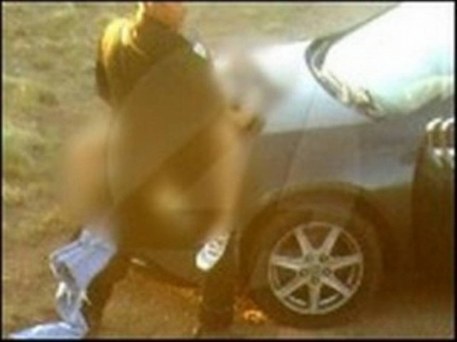 ΦΩΤΟ: Αστυνομικός κάνει σεξ εν ώρα υπηρεσίας!