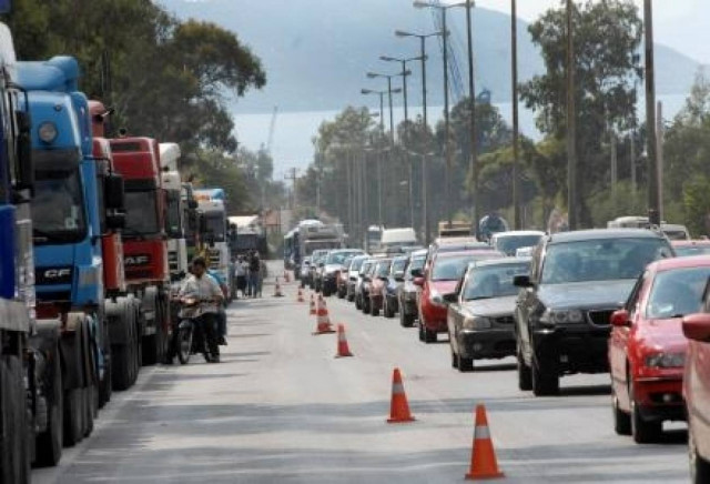 Σύγκρουση φορτηγών στην Αθηνών-Λαμίας