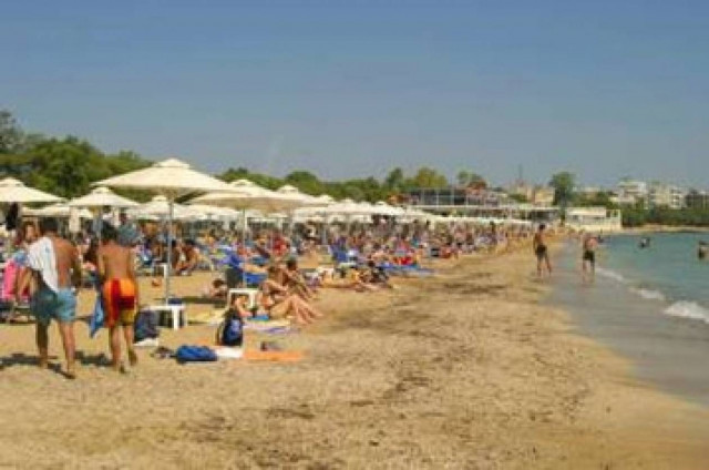 Έκαναν μπάνιο δίπλα σε ένα πτώμα