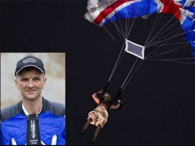 Δείτε τον κασκαντέρ που υποδύθηκε την βασίλισσα Ελισσάβετ