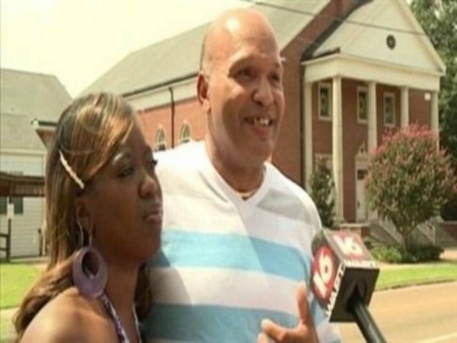 Ιερέας αρνήθηκε να τους παντρέψει λόγω του... χρώματός τους!