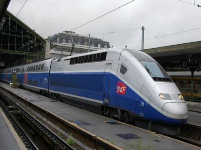 Απίστευτο: Επιχείρησε να αυτοκτονήσει αλλά την έσωσε το.. τραίνο!