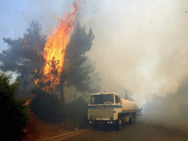 Σε πύρινο κλοίο η Κρήτη - Μαίνονται τα μέτωπα σε Ηράκλειο και Ρέθυμνο