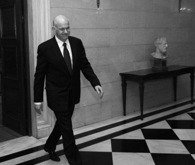 Λουόμενη σε Γιωργάκη: «Πρόεδρε , πρόσεχε γιατί ξεφούσκωσε η αλυσίδα»