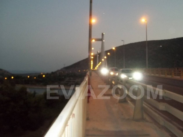 Απείλησε ότι θα πέσει από τη γέφυρα της Χαλκίδας