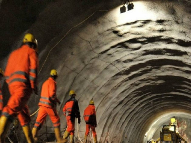 Ινδία: Εκατοντάδες ανθρακωρύχοι εγκλωβισμένοι