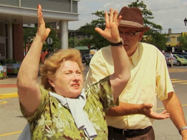 Απίστευτη φάρσα: Κρέμασε τη γυναίκα του από γερανό (vid)