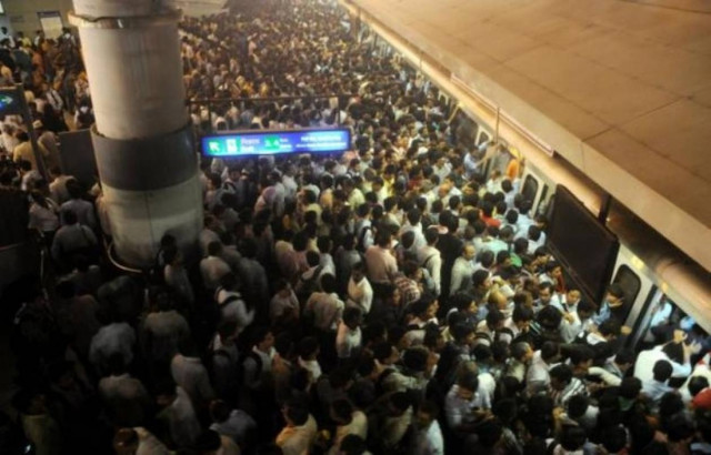 Στο σκοτάδι η μισή Ινδία