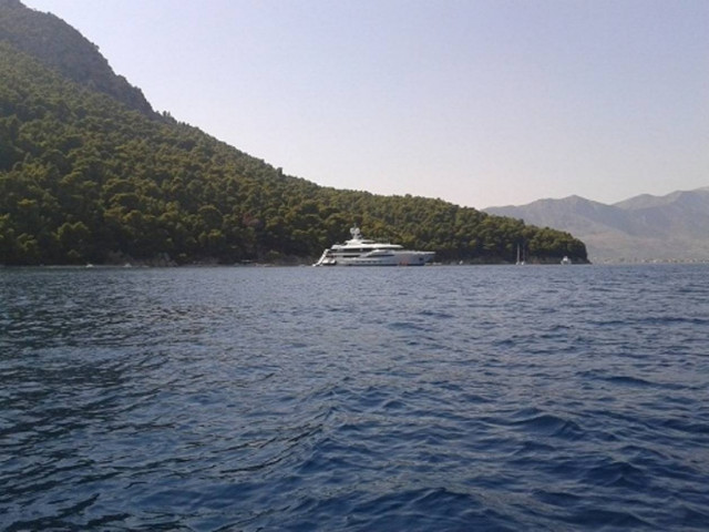 Γύριζαν ταινία και πλήρωναν τους λουόμενους να φύγουν...