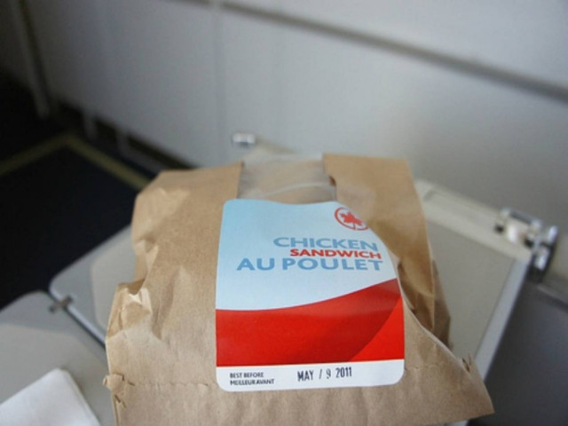 Σοκ: Βρήκε βελόνα ραψίματος μέσα στο σάντουιτς!