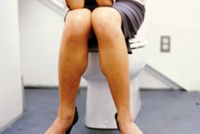 Τοποθετούσε μικροκάμερες σε τουαλέτες και κατέγραφε ανήλικες