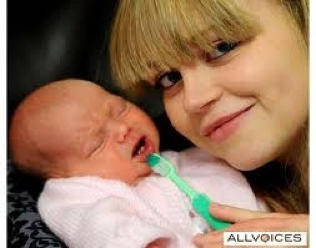 ΑΠΙΣΤΕΥΤΟ: Βρέφος γεννήθηκε... με δόντια