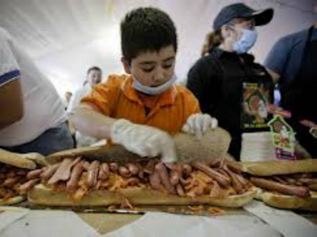 Βίντεο: Σάντουιτς 53 μέτρων και 700 κιλών!