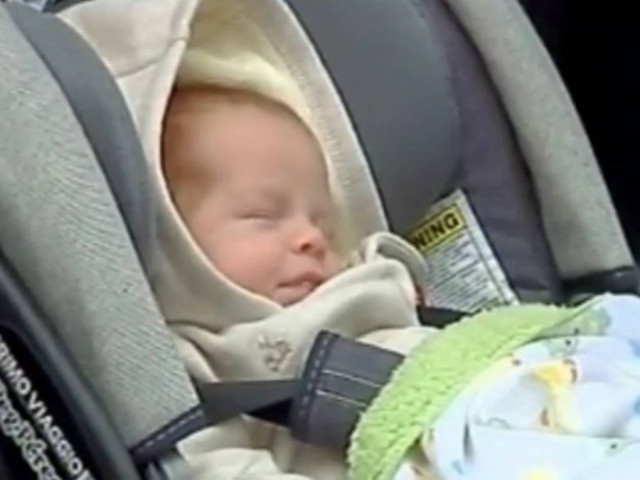 Γεννήθηκε το πρώτο παιδί ζευγαριού ομοφυλοφίλων