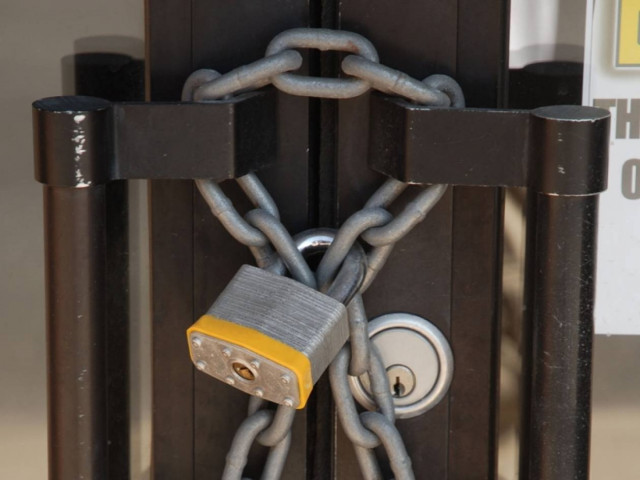 Πέθανε ο εμποράκος: Λουκέτο σε 68.000 επιχειρήσεις!