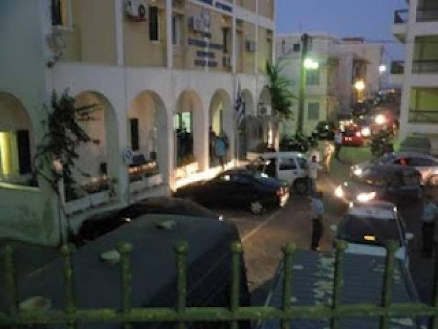 Στη Σύρο ο Πακιστανός- Αποδοκιμασίες στο λιμάνι (video)