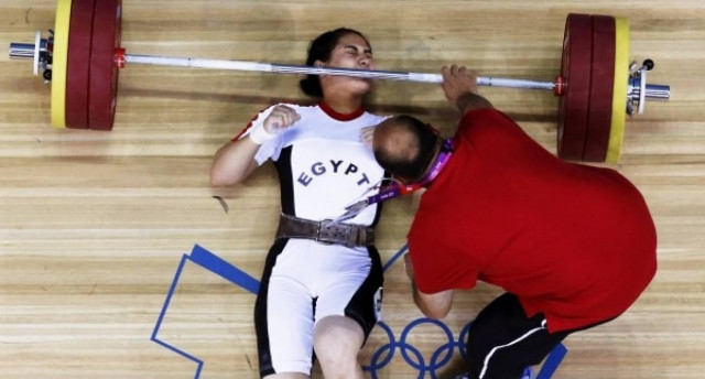 Ολυμπιακοί Αγώνες 2012: Την πλάκωσε η μπάρα!