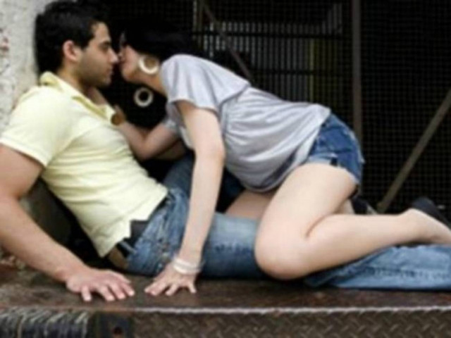 ΑΠΙΣΤΕΥΤΟ: Δημόσιο σεξ στην Πάτρα