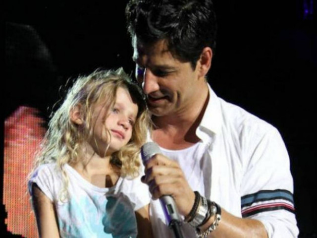 Βίντεο: Ο Σάκης Ρουβάς με την κόρη του Αναστασία πρώτη φορά επί σκηνής