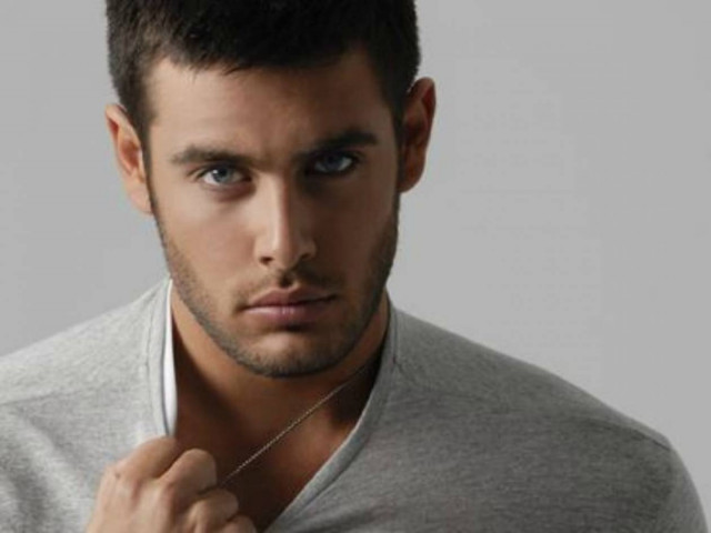 Η σπάνια γυμνή φωτογράφηση του Κώστα Μαρτάκη