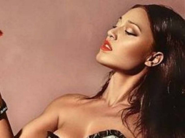 ΔΕΙΤΕ: Η Πηνελόπη Αναστασοπούλου ποζάρει ολόγυμνη!