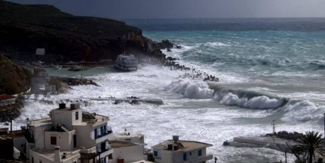 Video: Αδυναμία πρόσδεσης του «Γ.Δασκαλογιάννης» στα Σφακιά