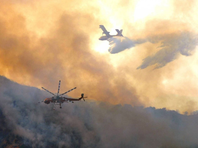 Σε πύρινο κλοιό Αρκαδία και Άγιο Όρος