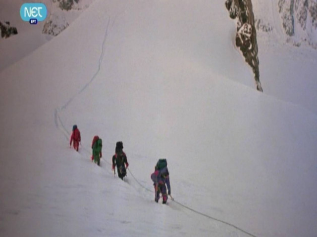 Η Ελλάδα καίγεται και η ΝΕΤ δείχνει...χιονοθύελλες! (pic)