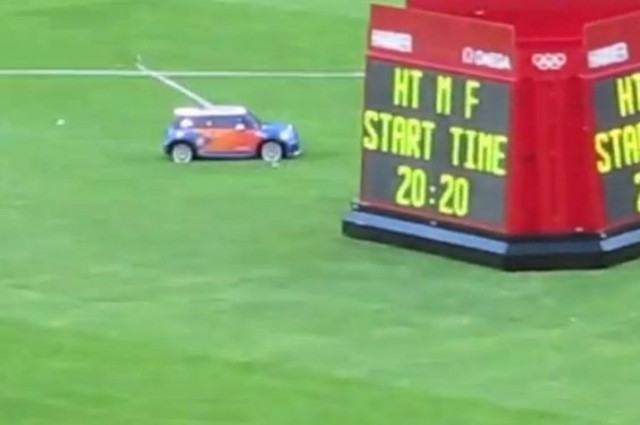 Πως νομίζετε ότι μαζεύουν τα ακόντια από τον αγωνιστικό χώρο;