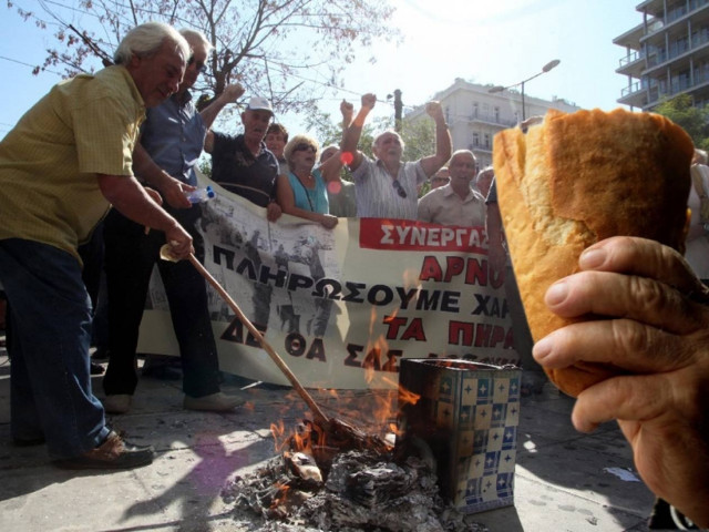 ΕΚΑΣ και συντάξεις των 700 ευρώ στο στόχαστρο