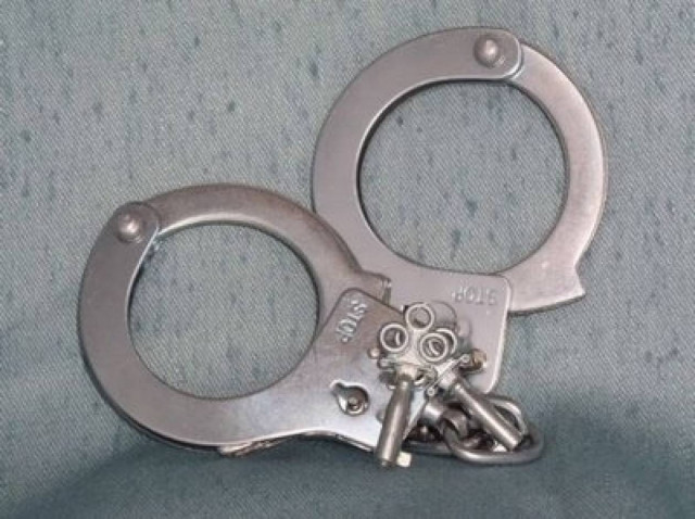 Χειροπέδες στη γυναίκα - φαντομά