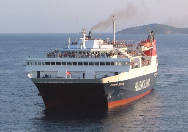 Πρόβλημα στη μηχανή για το «Εξπρές Σκιάθος»