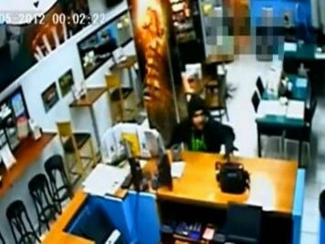 Video: Καρέ-καρέ η ληστεία σε πρακτορείο του ΟΠΑΠ στην Ημαθία