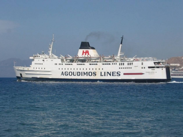 Βλάβη στην αριστερή μηχανή για το επιβατικό «Πηνελόπη Α»