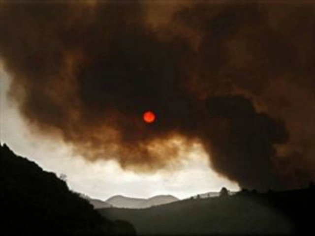 Κανάρια Νησία: Σε ύφεση η μεγάλη πυρκαγιά